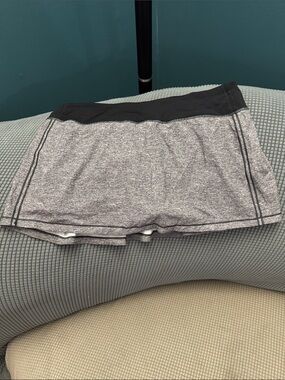 Lululemon Size 10 skort in gray/black. Gently used condition.